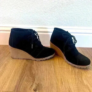 TOMS Black Wedge Ankle Boots Women's Size 7 Lace-Up Minimal Wear Leather Comfy